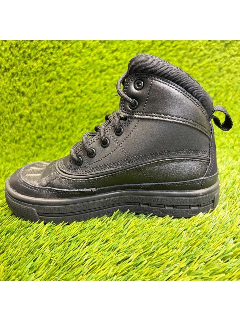 Nike ACG Woodside 2 Boys Size 1Y Triple Black Athletic Leather Hiking Boots